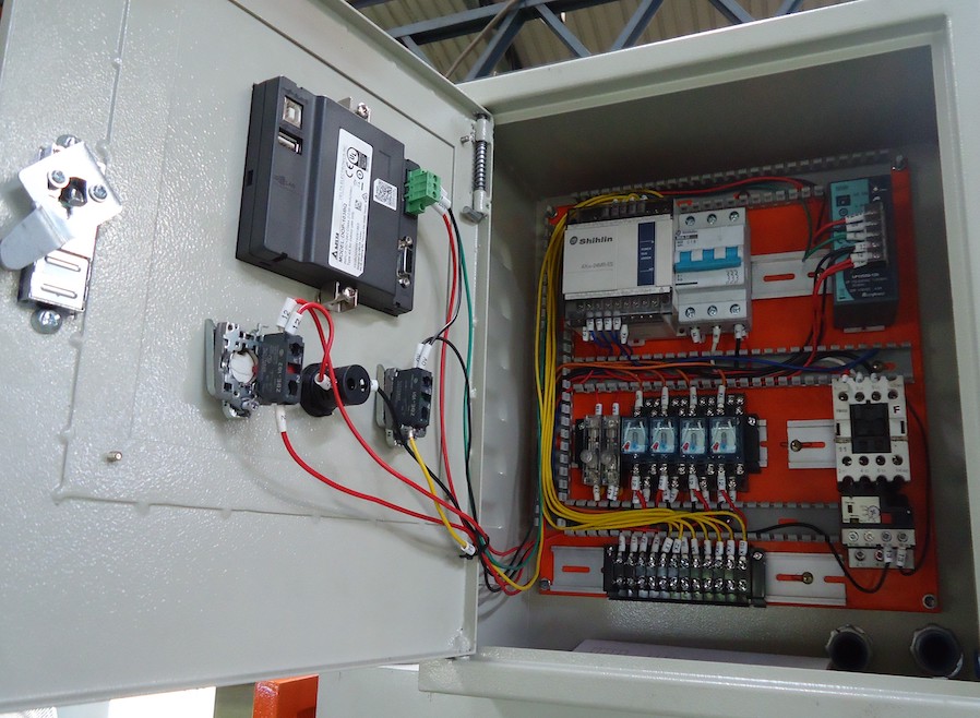 四柱型油壓機-PLC控制系統